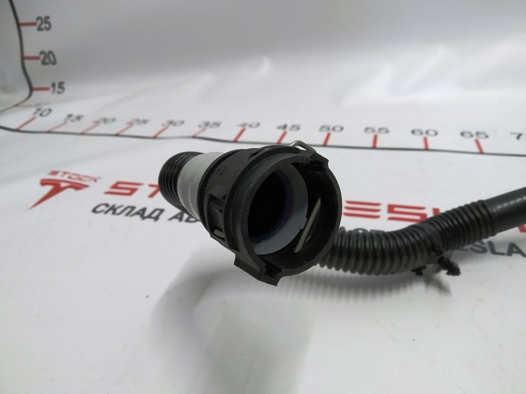 4 Rura tylnego układu chłodzenia silnika Tesla Model 3, Model Y 1077585-00-F